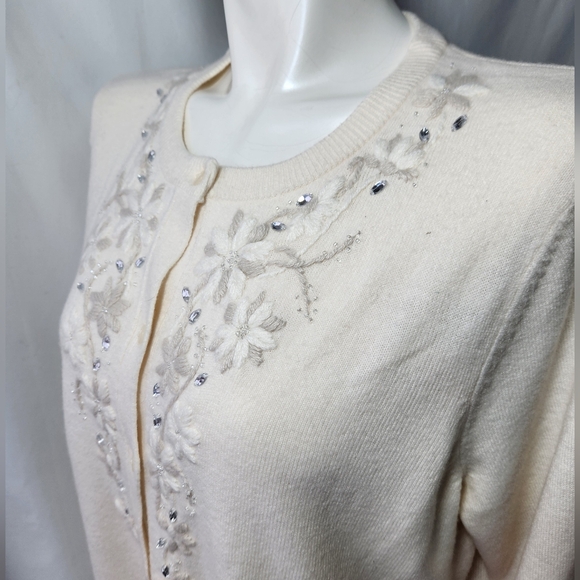 Vintage Long Cream Cardigan With Emboidery And Beading Size Large. - Picture 6 of 10